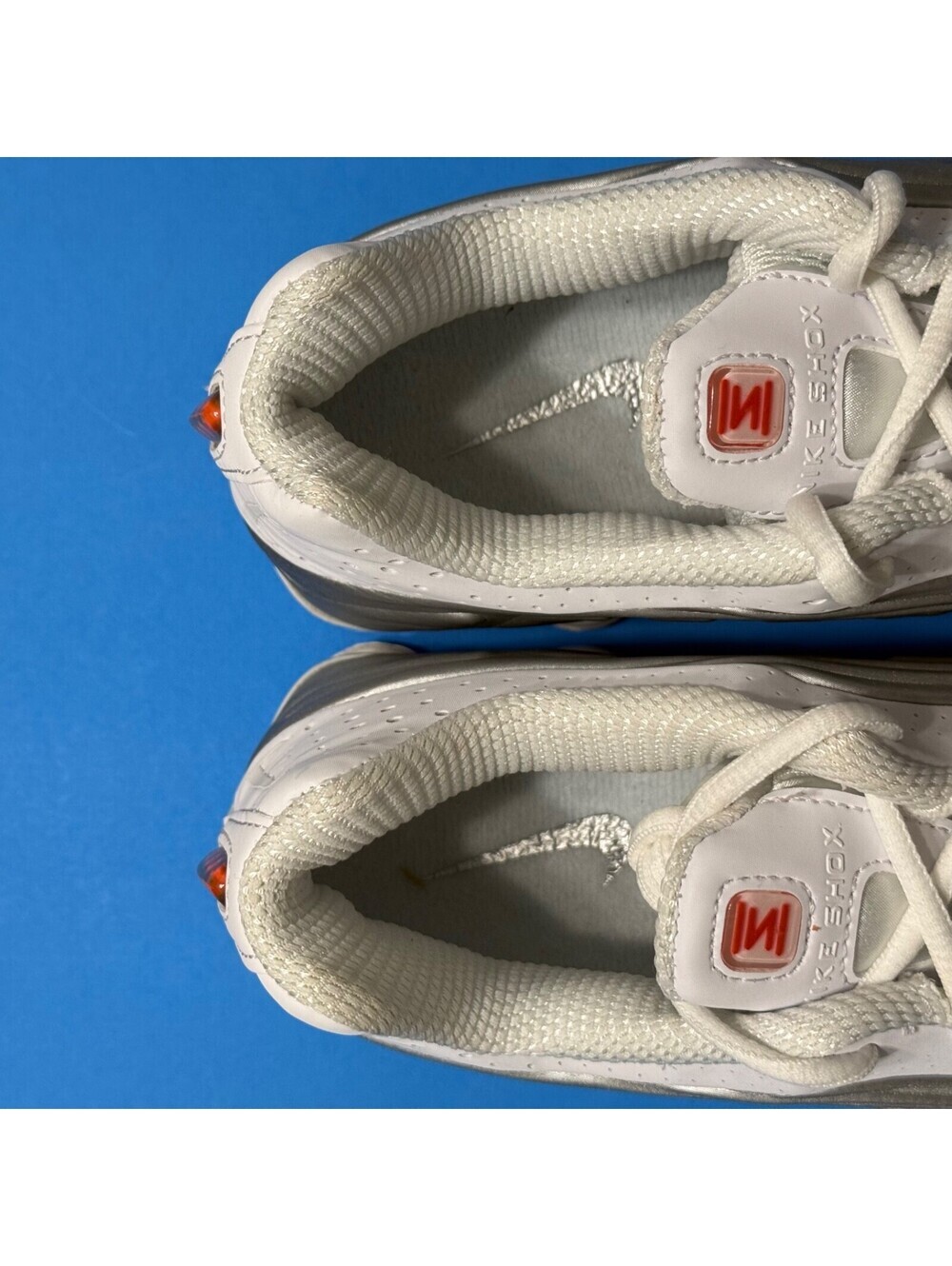 Nike Air Shox R4 White Metallic Shoes Sneakers Running AR3565 101 Women’s New - Picture 8 of 10